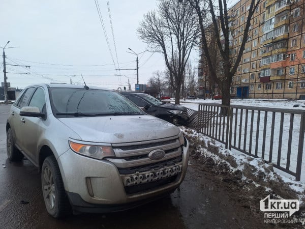 Наслідки ДТП: пошкоджений паркан
