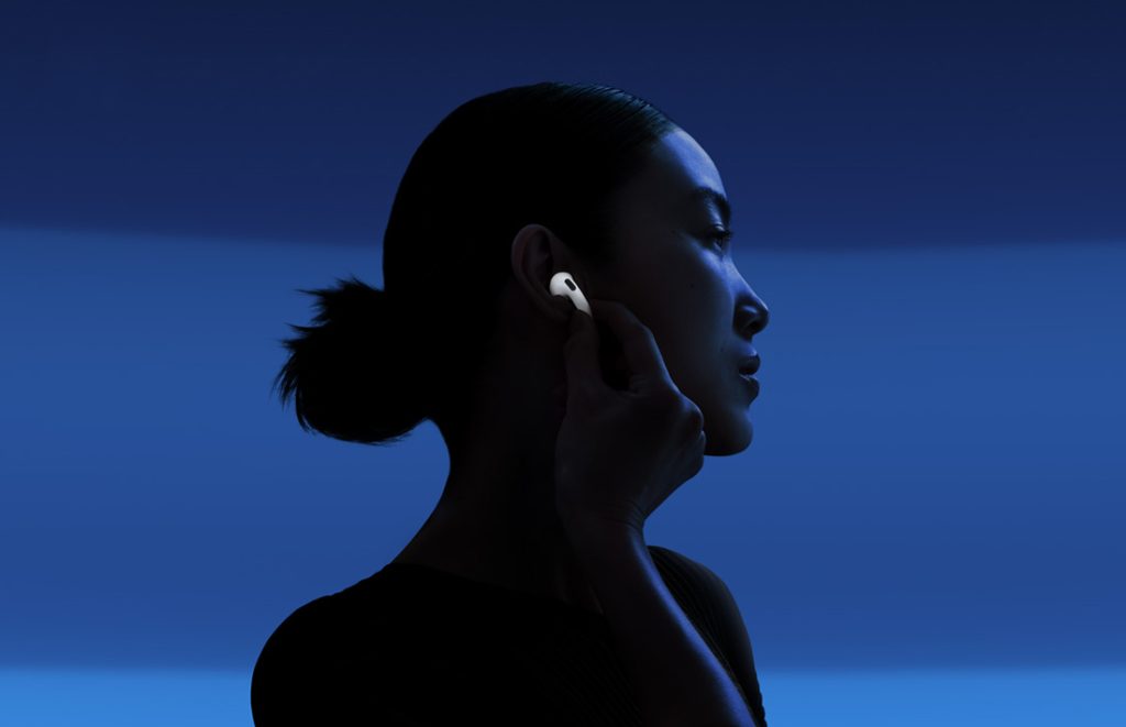 Чёткая передача голоса в Apple AirPods 4