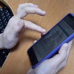 Жителька Дніпропетровщини встановила «додаток для виявлення безпілотників» і втратила 120 тисяч гривень