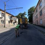 У Кам’янському ремонтують ями на вулиці Спортивній