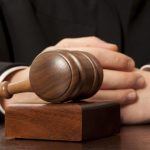 У Дніпропетровській області бізнесмен і інженер намагалися привласнити 600 тис. грн під час ремонту укриттів у школах