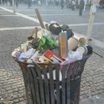 У міській раді роз’яснили причини перетворення центру Дніпра на звалище