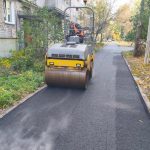 У Кам’янському оновили покриття на двох прибудинкових територіях
