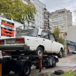 У Дніпрі просять очистити вулиці та двори від занедбаних автомобілів