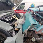 На Дніпропетровщині в результаті аварії за участі чотирьох автомобілів загинули двоє осіб, є постраждалі