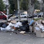 У Дніпрі розкішні підземні контейнери, якими хвалиться міська влада, стають невеликими сміттєвими звалищами