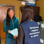 У Дніпрі затримали наркоділків, які ховали психотропні речовини в одязі для відправлення через поштомат