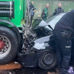 Під Дніпром водія затисло в розбитому автомобілі після аварії з вантажівкою
