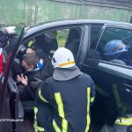У Кам’янському ЗАЗ зіткнувся з причепом вантажівки