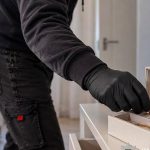 Мешканець Дніпра допоміг знайомій з ремонтом, але вкрав у неї