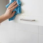 Як очистити кухонні шафки від жирних слідів без пошкоджень: легкий метод для нових і старих забруднень