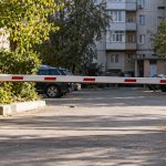 Як діяти, якщо на подвір’ї незаконно встановили шлагбаум або перекрили проїзд
