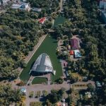 Події навколо літнього кінотеатру в парку Глоби