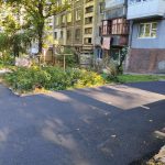 У Кам’янському закінчили ремонт тротуарів у дворах на вулиці Грушевського