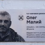 «Смайл», що визволяв життя: у Дніпрі встановили пам’ятну дошку захиснику України Олегу Малому