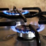 Як видалити жир і іржу з конфорок газової плити