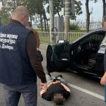 У Дніпрі заарештували працівника міської ради за хабар у 12 тисяч доларів за «вирішення» земельного питання