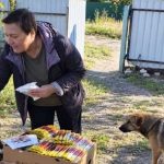 На Дніпропетровщині під час російського обстрілу згорів будинок волонтерки з тваринами: жінка дістала важкі опіки, перебуває у лікарні